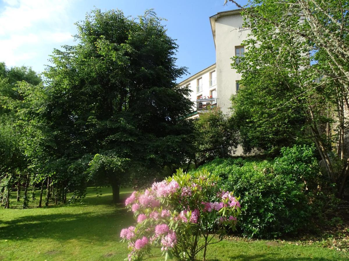 Hotel Ambroise Uzerche Exterior photo